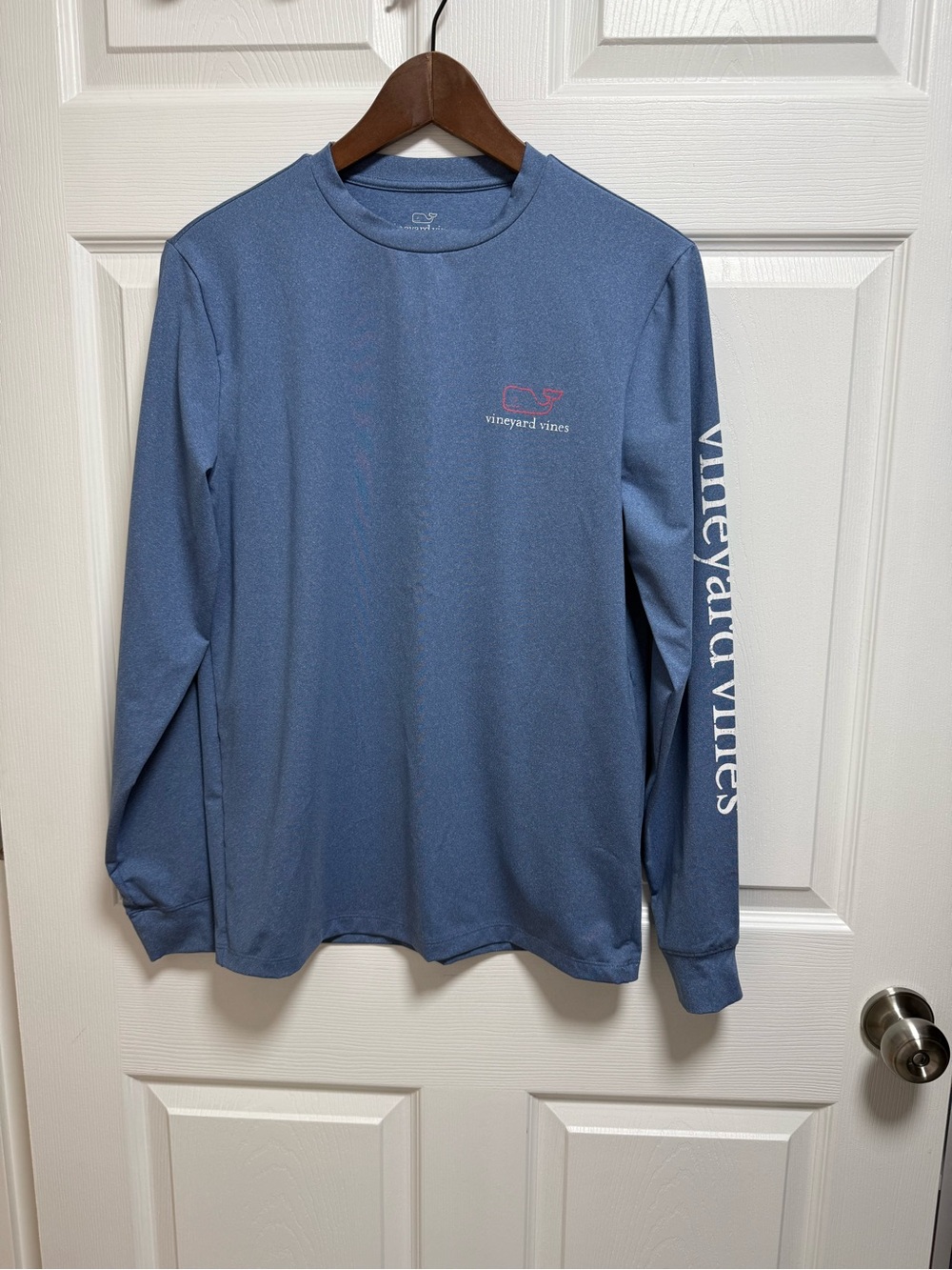 Vineyard Vines Men's Long-Sleeve Tee in Blue with White Sleeve Logo